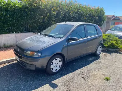 Usata Fiat Punto 80 CV (58 kW) 2003 Bluazzurro Utilitaria