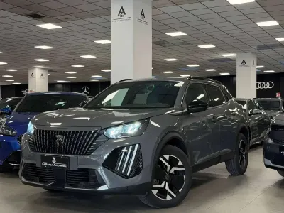 Usata Peugeot 2008 Allure 101 CV (74 kW) 2025 Grigio SUV
