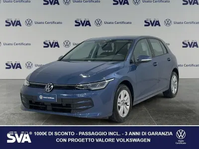 Usata VW Golf VIII Life 116 CV (85 kW) 2025 Blu Berlina