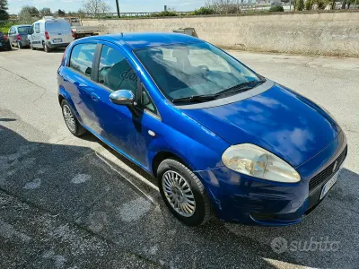 Käytetty Fiat Grande Punto 77 HP (56 kW) 2006 Sininen Viistoperä