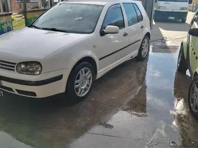 Usata VW Golf IV 110 CV (80 kW) 2000 Berlina