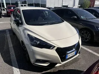 Usata Nissan Micra 92 CV (67 kW) 2022 Beige Utilitaria