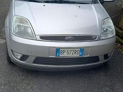 Usata Ford Fiesta 2002 Grigio Berlina
