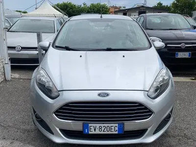 Usata Ford Fiesta 75 CV (55 kW) 2014 Grigio Utilitaria