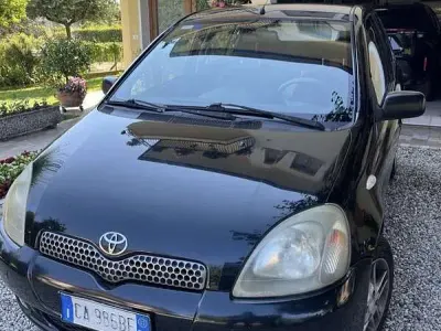 Usata Toyota Yaris 86 CV (63 kW) 2002 Berlina