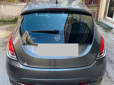 Usata Lancia Ypsilon 95 CV (69 kW) 2017 Grigio Utilitaria