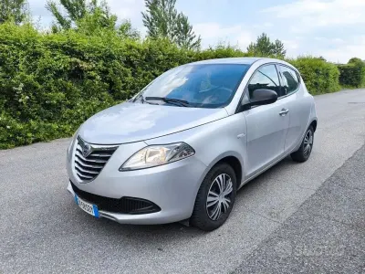 Usata Lancia Ypsilon Platinum 95 CV (69 kW) 2014 Grigio Utilitaria