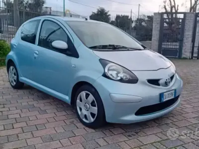 Usata Toyota Aygo Sol 68 CV (50 kW) 2006 Grigio Utilitaria