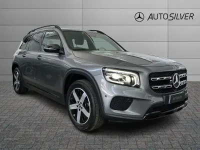 Usata Mercedes GLB200 150 CV (110 kW) 2023 Grigio montagna / metallizzato SUV