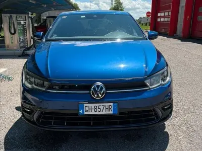 Usata VW Polo R-line 95 CV (69 kW) 2021 Blu Utilitaria