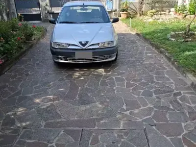 Usata Alfa Romeo 146 103 CV (75 kW) 1998 Grigio Utilitaria