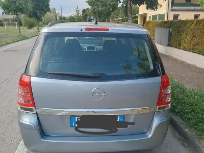 Usata Opel Zafira 101 CV (74 kW) 2008 Grigio Monovolume