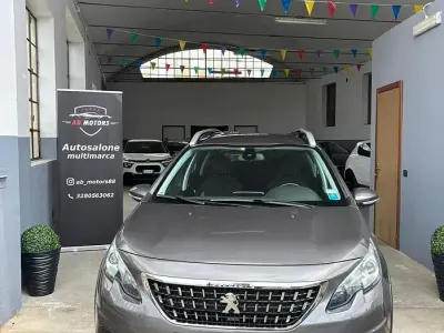 Usata Peugeot 2008 GT-line 99 CV (72 kW) 2017 Grigio SUV
