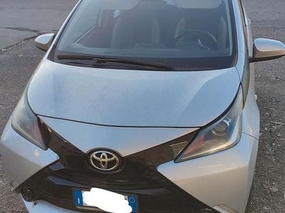 Grigio Usata 2015 Toyota Aygo X-play Utilitaria | 7900 € (Buon prezzo)
