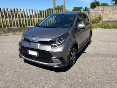 Usata Kia Picanto X-Line 67 CV (49 kW) 2023 Grigio Utilitaria