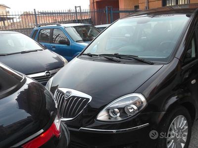 Usata Lancia Musa Gold 95 CV (69 kW) 2012 Grigio Monovolume