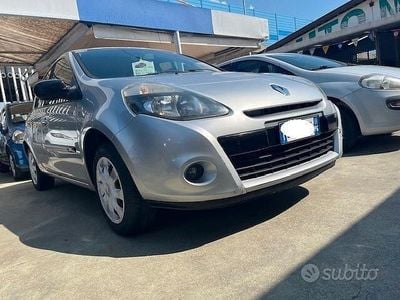 Usata Renault Clio II 74 CV (54 kW) 2011 Grigio Berlina