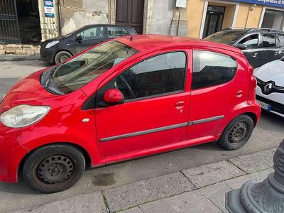 Usata Peugeot 107 68 CV (50 kW) 2007 Rosso Utilitaria
