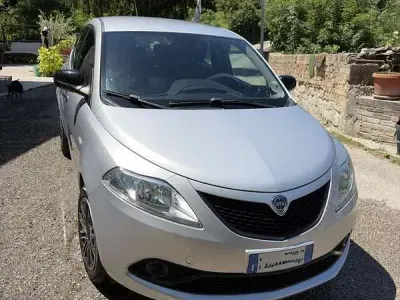 Usata Lancia Ypsilon Platinum 69 CV (50 kW) 2018 Grigio Utilitaria