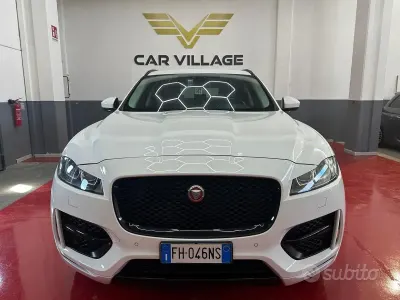 Begagnad Jaguar F-Pace R-Sport 180 HK (132 kW) 2017 Vit SUV