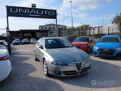 Usado Alfa Romeo 147 120 CV (88 kW) 2007 Gris Utilitario