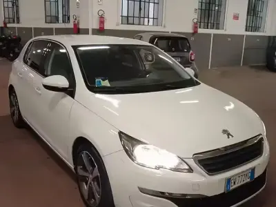 Usata Peugeot 308 Access 116 CV (85 kW) 2015 Bianco Berlina