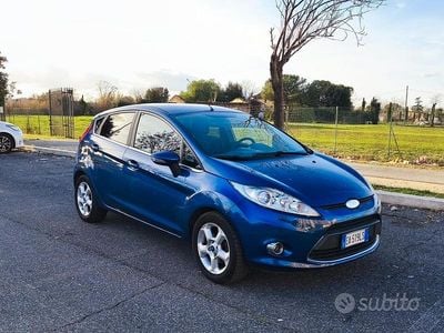 Usata Ford Fiesta Titanium 92 CV (67 kW) 2010 Blu Utilitaria