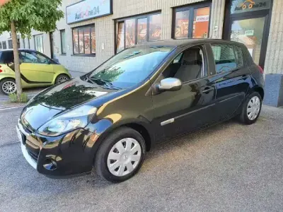 Usata Renault Clio II 101 CV (74 kW) 2010 Nero metallizzato Berlina