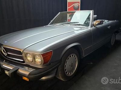 Usata Mercedes 560 265 CV (194 kW) 1987 Grigio Cabrio