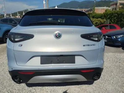 Usata Alfa Romeo Stelvio Super 209 CV (153 kW) 2023 Grigio moonlight met SUV