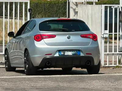 Usata Alfa Romeo Giulietta Exclusive 140 CV (102 kW) 2012 Grigio Utilitaria