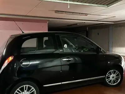 Begagnad Lancia Ypsilon 69 HK (50 kW) 2012 Svart Halvkombi