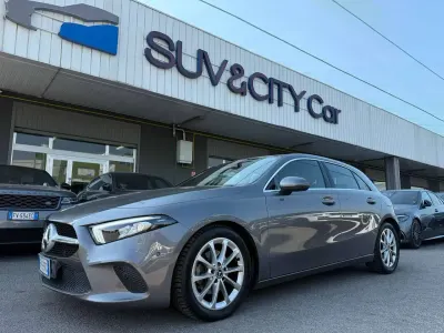 Usata Mercedes A180 116 CV (85 kW) 2019 Grigio Berlina