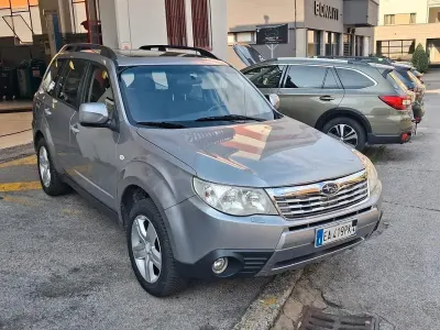 Usata Subaru Forester 150 CV (110 kW) 2010 Grigio SUV