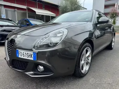 Usata Alfa Romeo Giulietta Distinctive 120 CV (88 kW) 2016 Grigio Utilitaria
