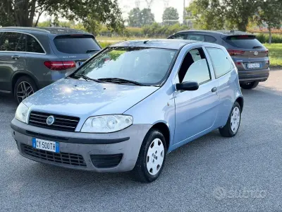 Usata Fiat Punto Dynamic 60 CV (44 kW) 2005 Bluazzurro Utilitaria
