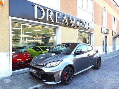 Begagnad Toyota Yaris 280 HK (205 kW) 2024 Grå Halvkombi