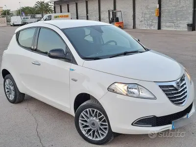 Usata Lancia Ypsilon 80 CV (58 kW) 2013 Bianco Utilitaria