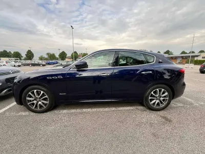 Begagnad Maserati Levante GranLusso 250 HK (183 kW) 2018 Blå SUV