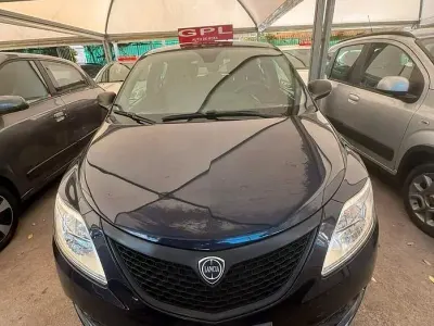 Usata Lancia Ypsilon Gold 69 CV (50 kW) 2018 Blu Utilitaria