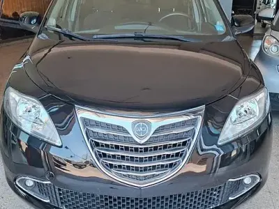 Usata Lancia Ypsilon Gold 69 CV (50 kW) 2014 Nero Utilitaria