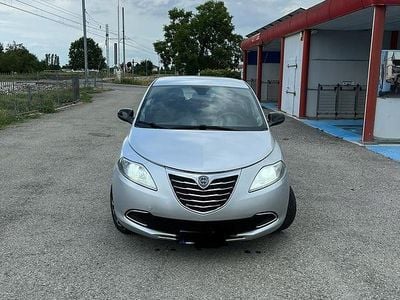 Usata Lancia Ypsilon Silver 69 CV (50 kW) 2014 Argento Utilitaria