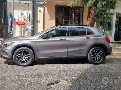 Usata Mercedes GLA200 136 CV (100 kW) 2015 Grigio SUV