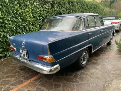 Usata Mercedes 220 116 CV (85 kW) 1960 Blu/azzurro Berlina