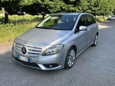 Usata Mercedes B180 Premium 109 CV (80 kW) 2013 Grigio Utilitaria
