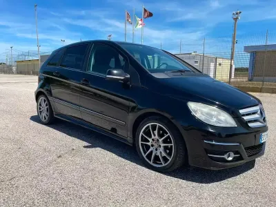 Usata Mercedes B200 140 CV (102 kW) 2010 Nero Monovolume