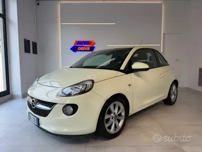 Usata Opel Adam Glam 69 CV (50 kW) 2013 Beige Utilitaria
