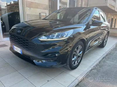 Usado Ford Kuga ST-Line 120 CV (88 kW) 2022 Negro SUV
