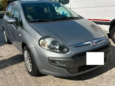 Usata Fiat Punto Young 75 CV (55 kW) 2014 Grigio Utilitaria