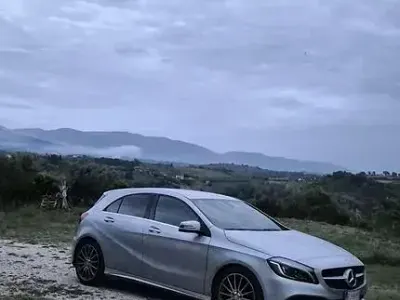 Usata Mercedes 180 Premium 109 CV (80 kW) 2017 Grigio Berlina